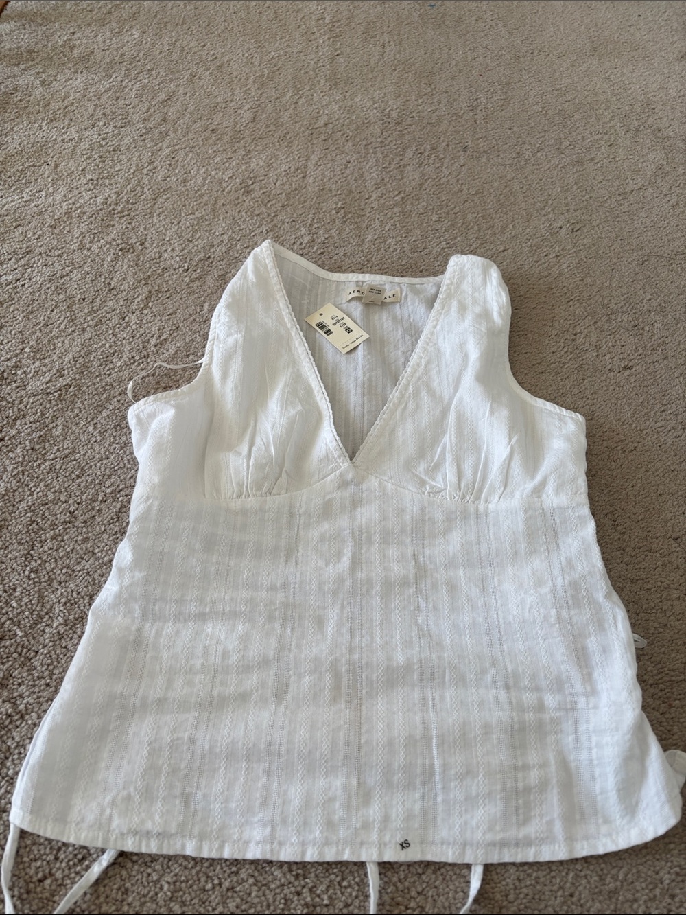 White V-Neck Textured Tank Top xs Aeropostale
